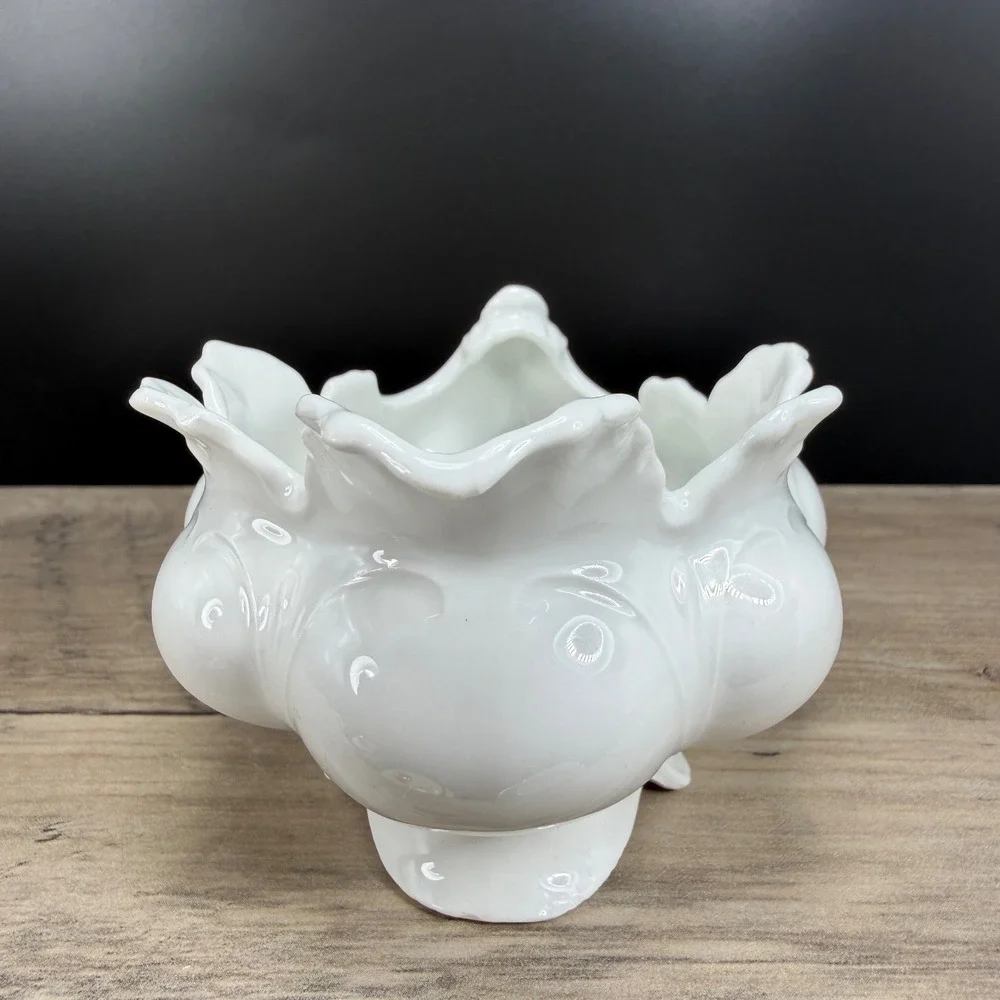 MZ Austria White Porcelain Footed Sugar Bowl‎ Scalloped Ruffled Shell Dish VTG